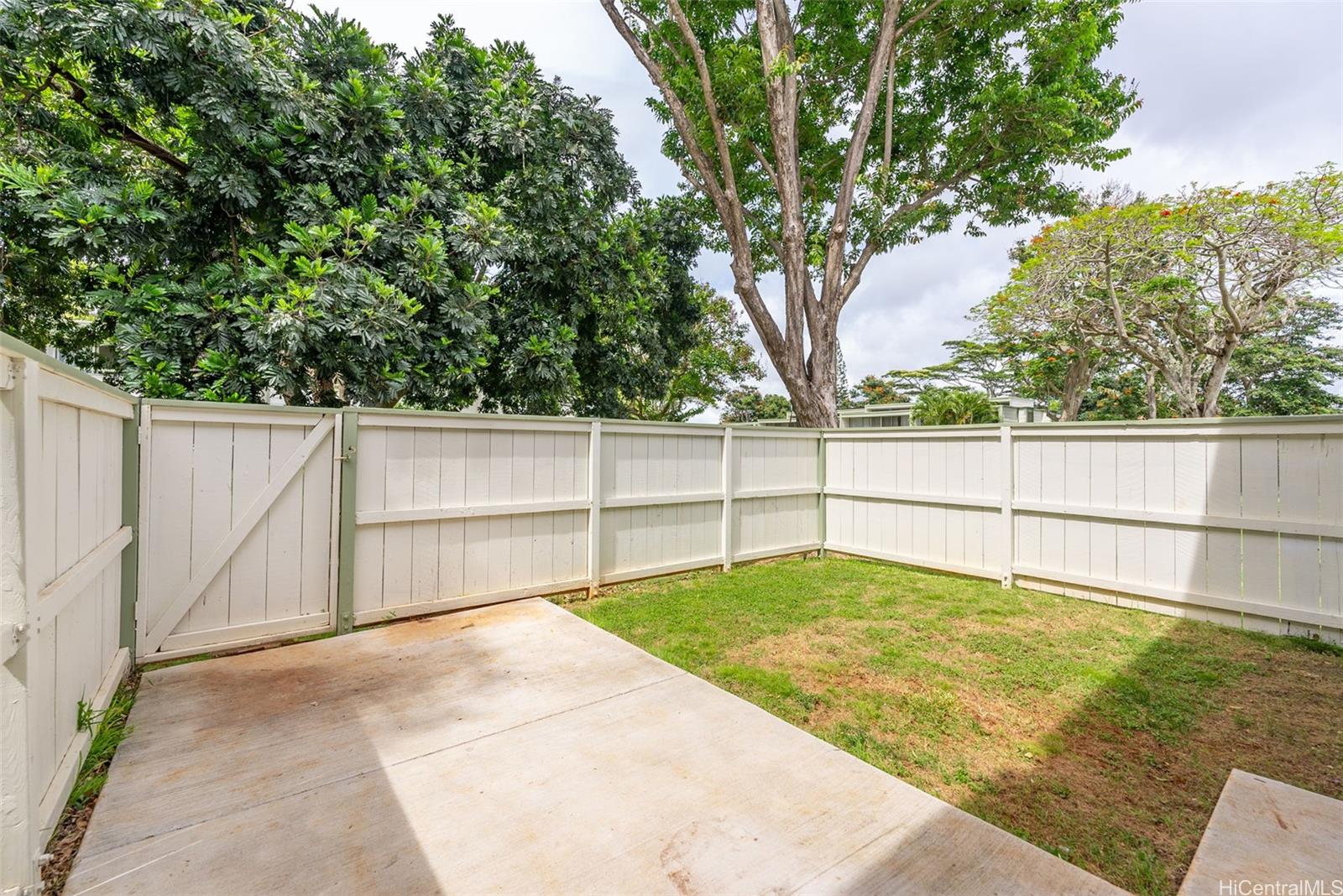 Mililani Town Assn. townhouse # 132, Mililani, Hawaii - photo 23 of 25