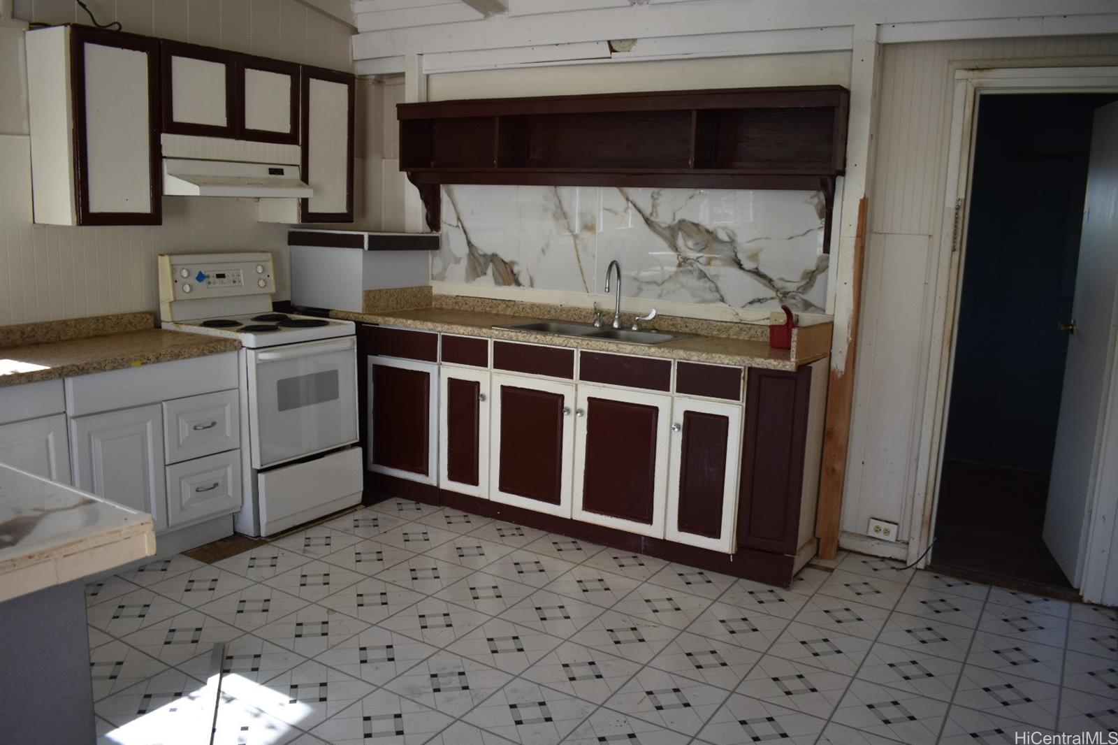 94-120  Poailani Circle Waipahu-lower, Waipahu home - photo 8 of 15