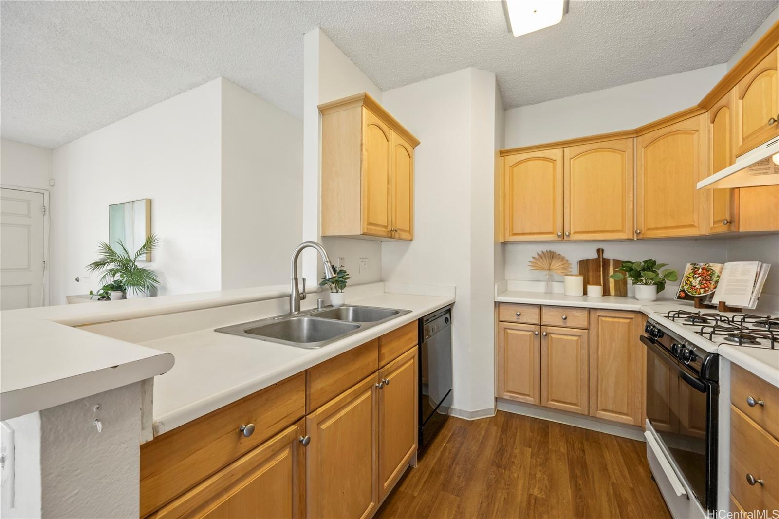 94-1255 Lumikula St townhouse # 6A, Waipahu, Hawaii - photo 8 of 25