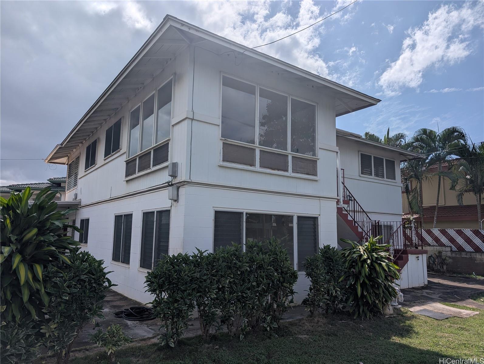 94-1259  Kahuaina St Waipahu Triangle, Waipahu home - photo 2 of 4