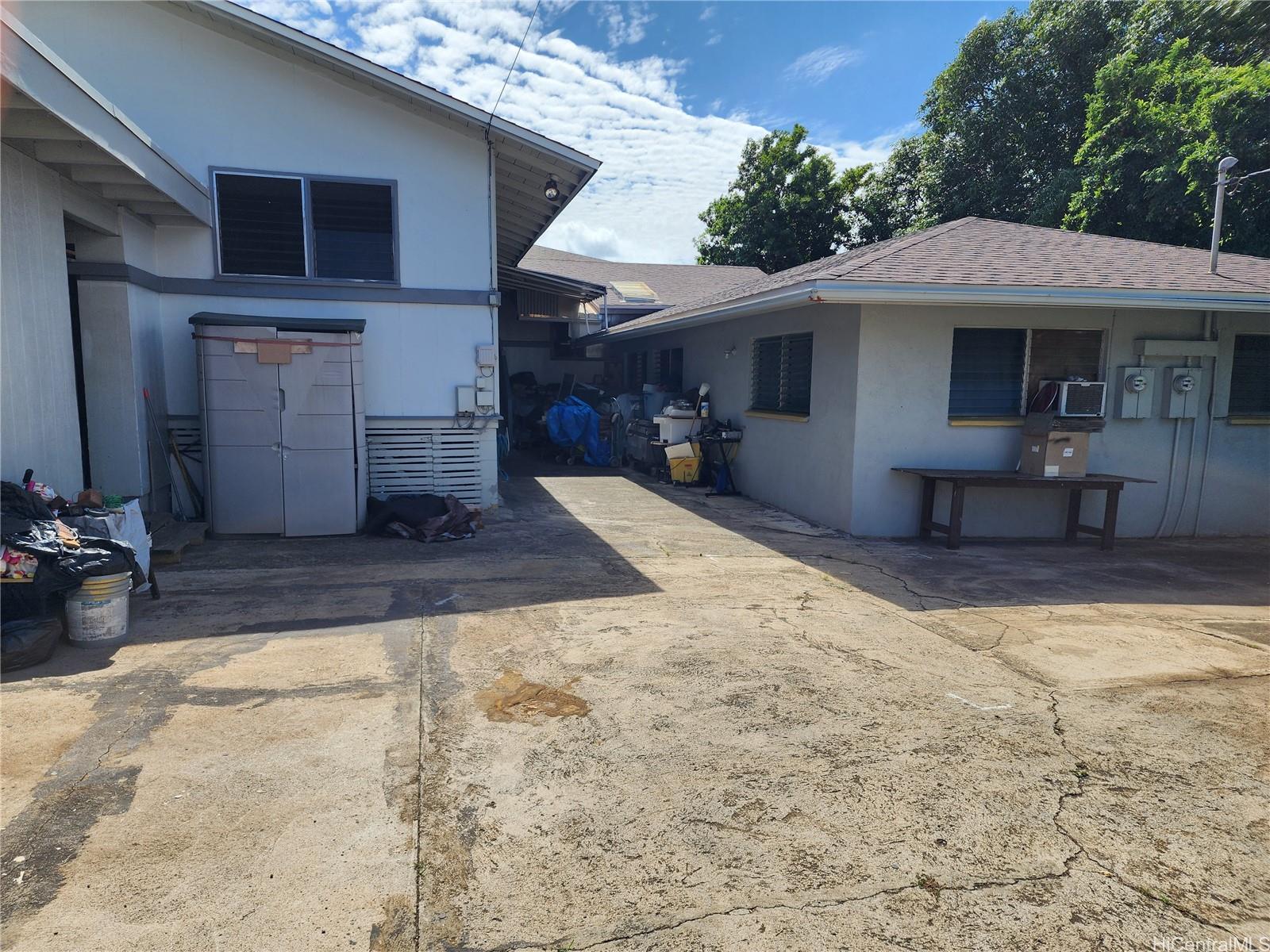94-1311  Waipahu Street Waipahu Triangle, Waipahu home - photo 2 of 2
