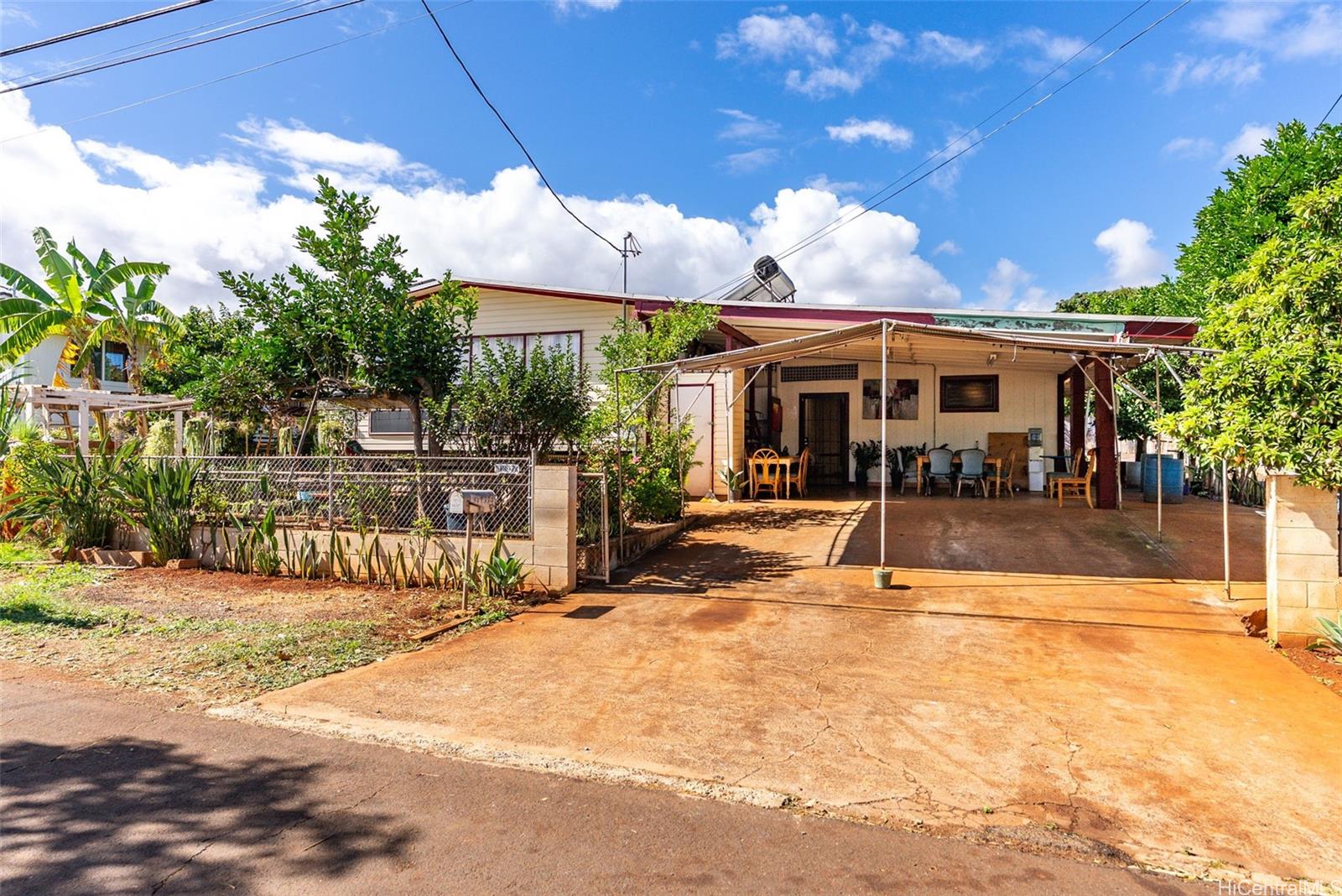 94-1334  Henokea St Waipahu-lower, Waipahu home - photo 2 of 25