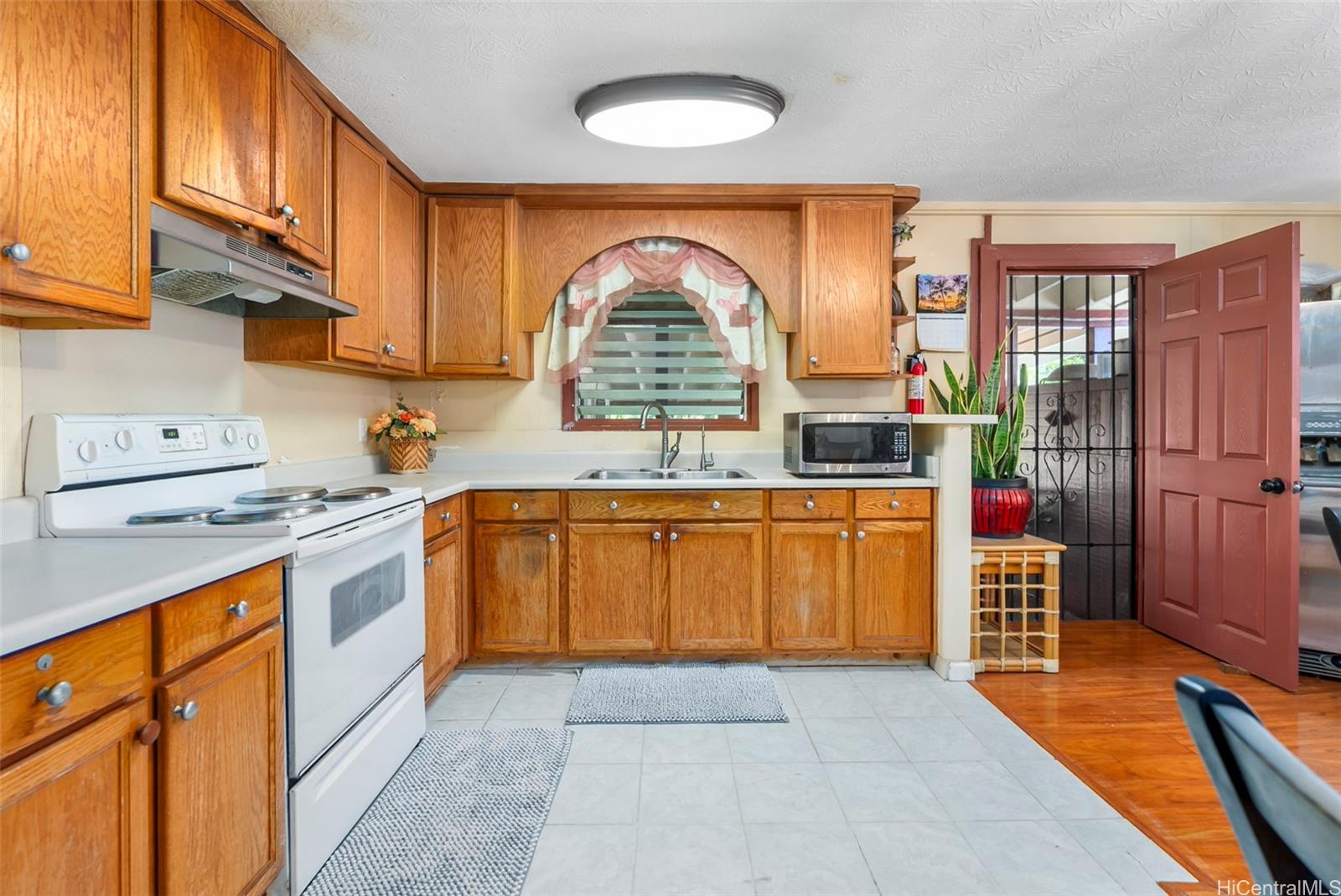 94-1334  Henokea St Waipahu-lower, Waipahu home - photo 20 of 25