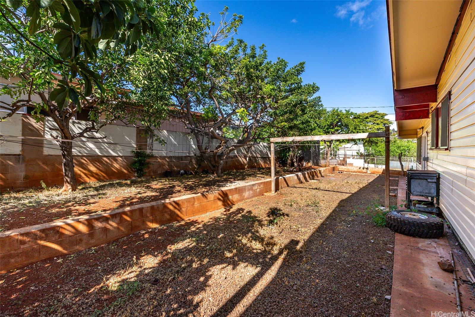 94-1334  Henokea St Waipahu-lower, Waipahu home - photo 22 of 25