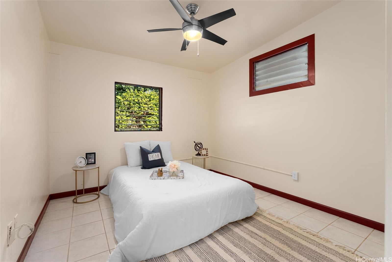 94-1334  Henokea St Waipahu-lower, Waipahu home - photo 6 of 25