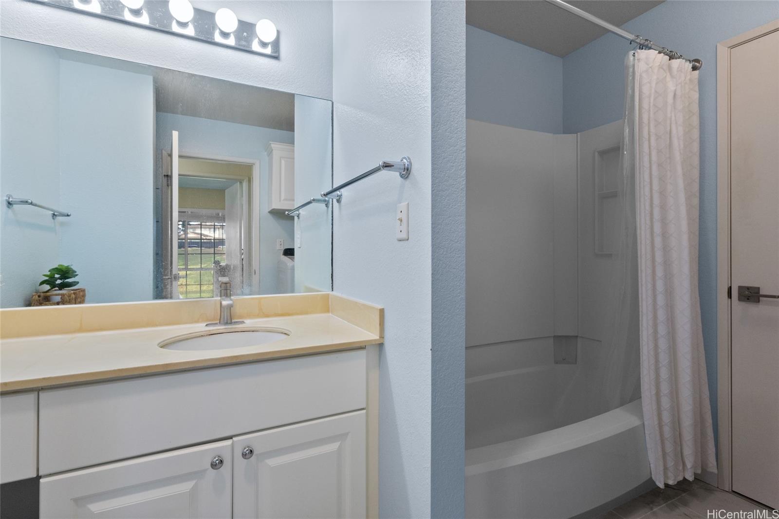 Royal Palm At Waipio I condo # 7U, Waipahu, Hawaii - photo 9 of 19