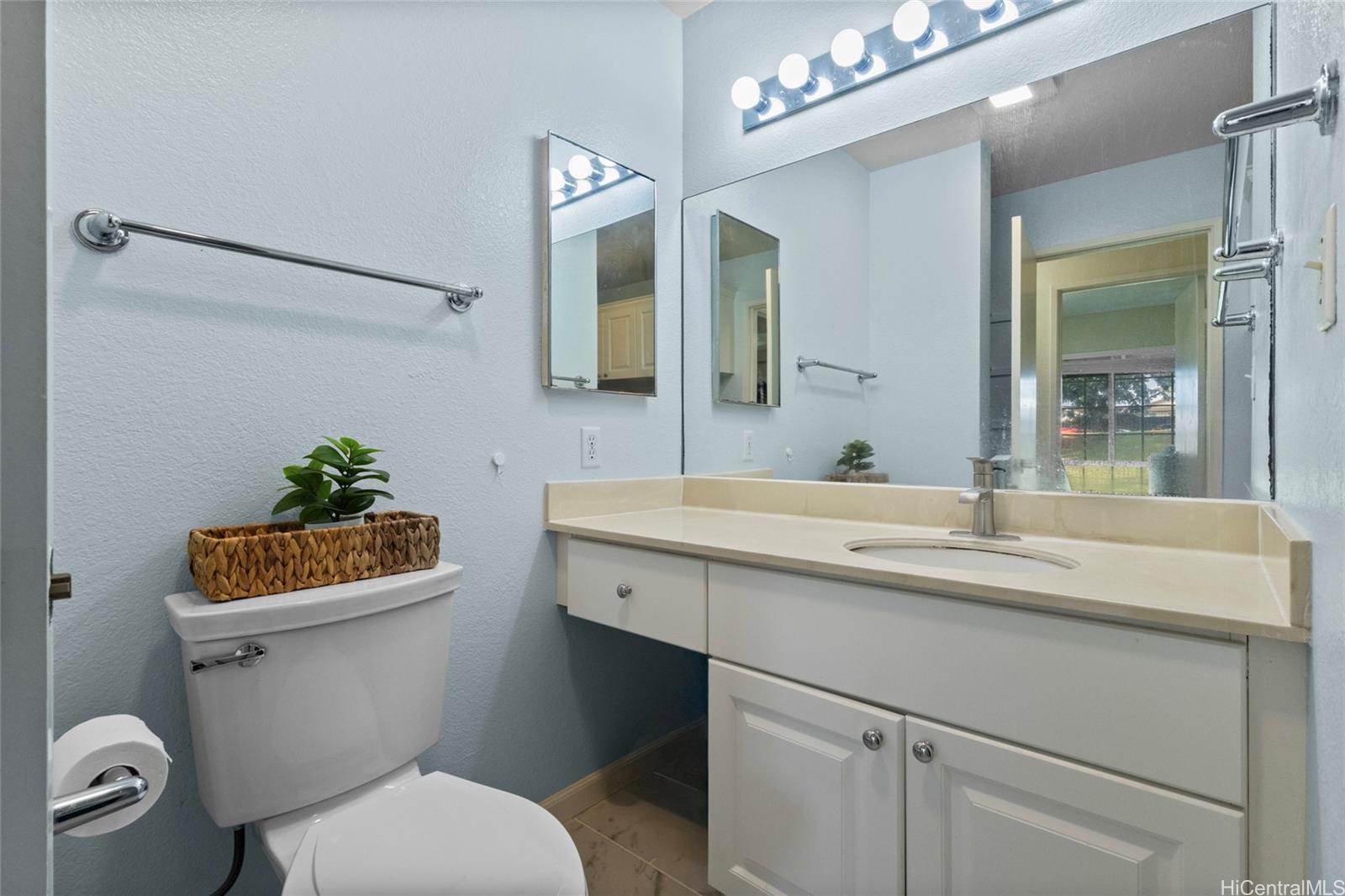 Royal Palm At Waipio I condo # 7U, Waipahu, Hawaii - photo 10 of 19