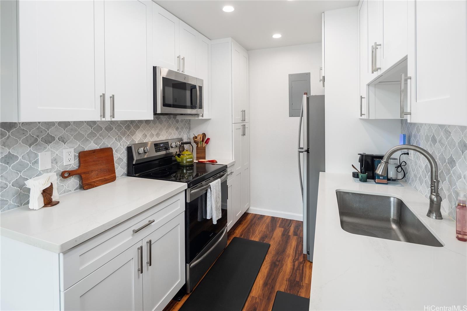 Waipio Gentry townhouse # 11C, Waipahu, Hawaii - photo 3 of 22