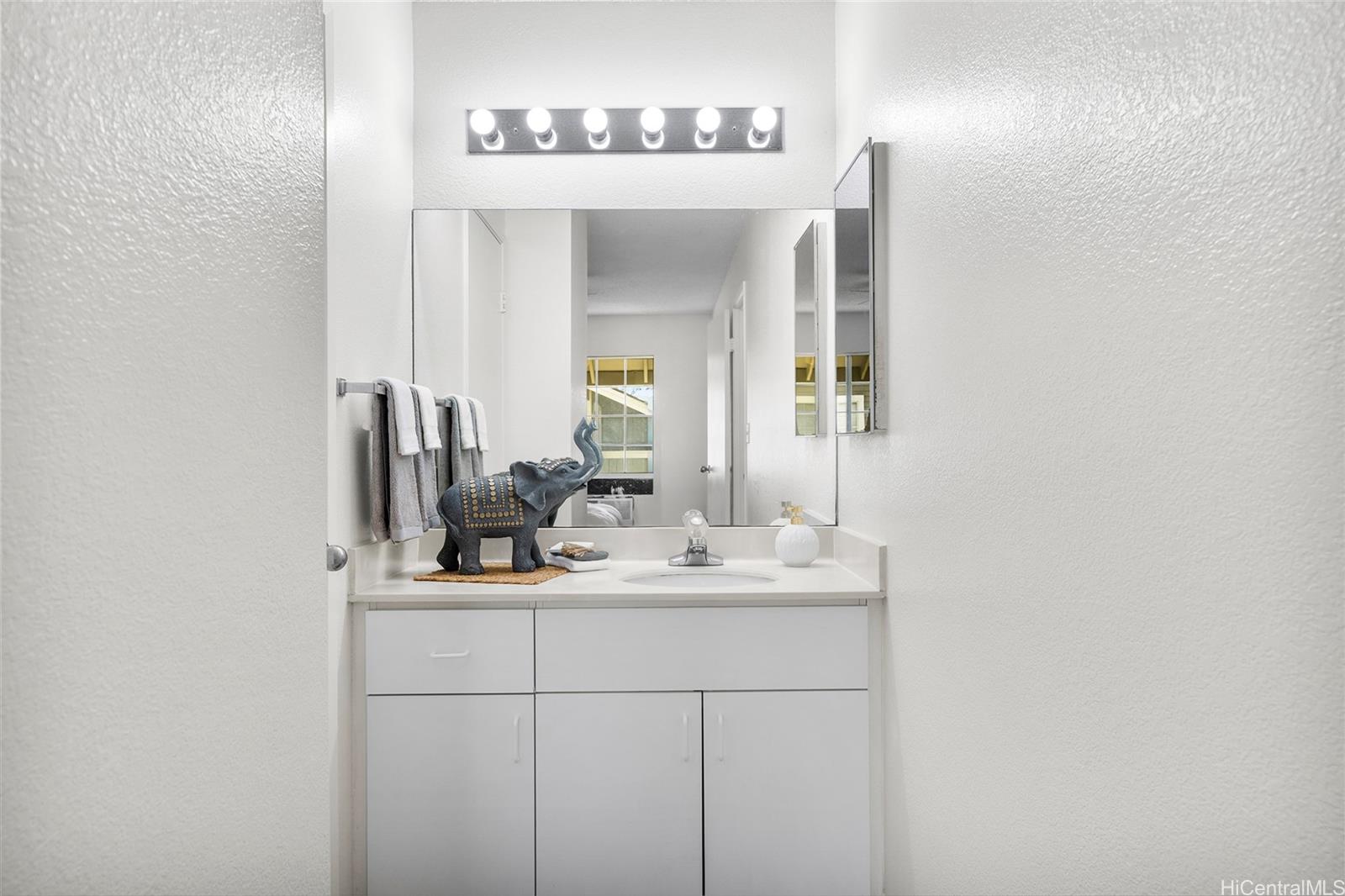 Gentry Waipio townhouse # 26R, Waipahu, Hawaii - photo 12 of 17