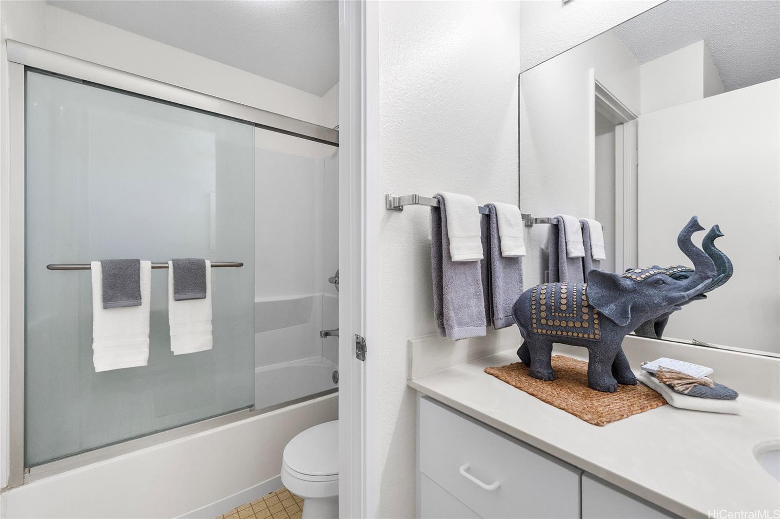 Gentry Waipio townhouse # 26R, Waipahu, Hawaii - photo 13 of 17