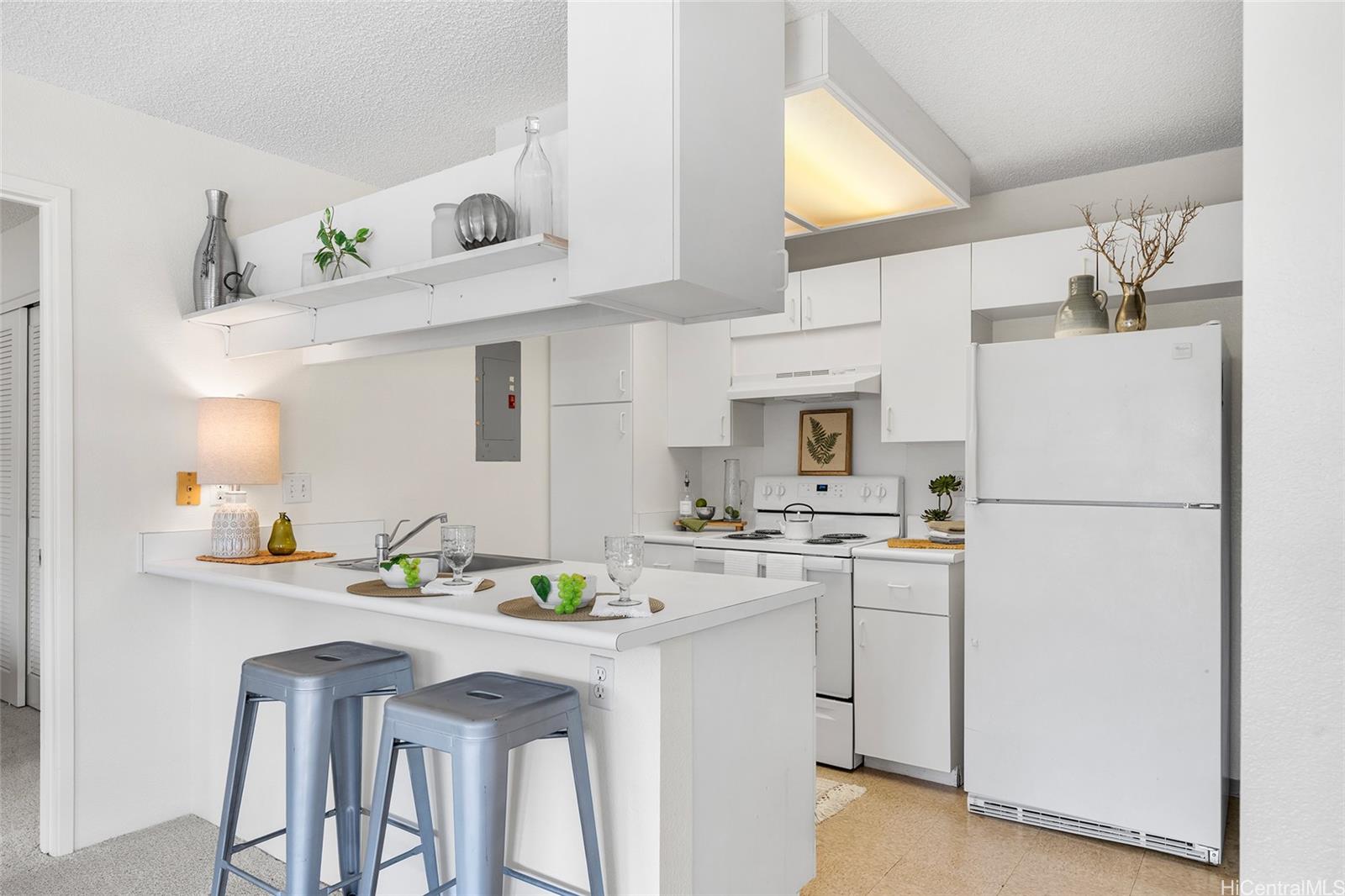 Gentry Waipio townhouse # 26R, Waipahu, Hawaii - photo 7 of 17