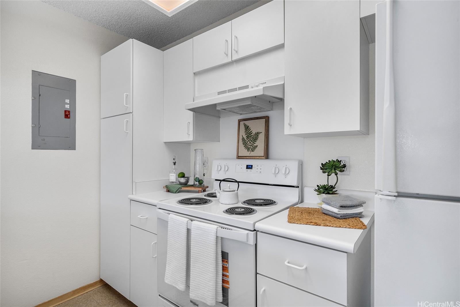 Gentry Waipio townhouse # 26R, Waipahu, Hawaii - photo 9 of 17