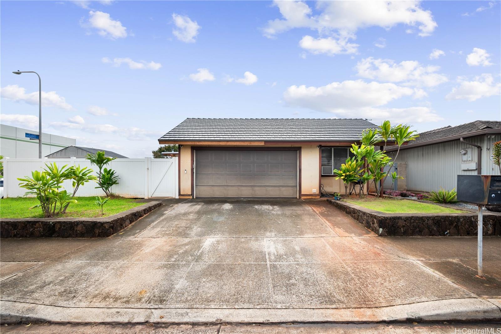 94-1420  Kahuli Street Waipio Gentry, Waipahu home - photo 22 of 23