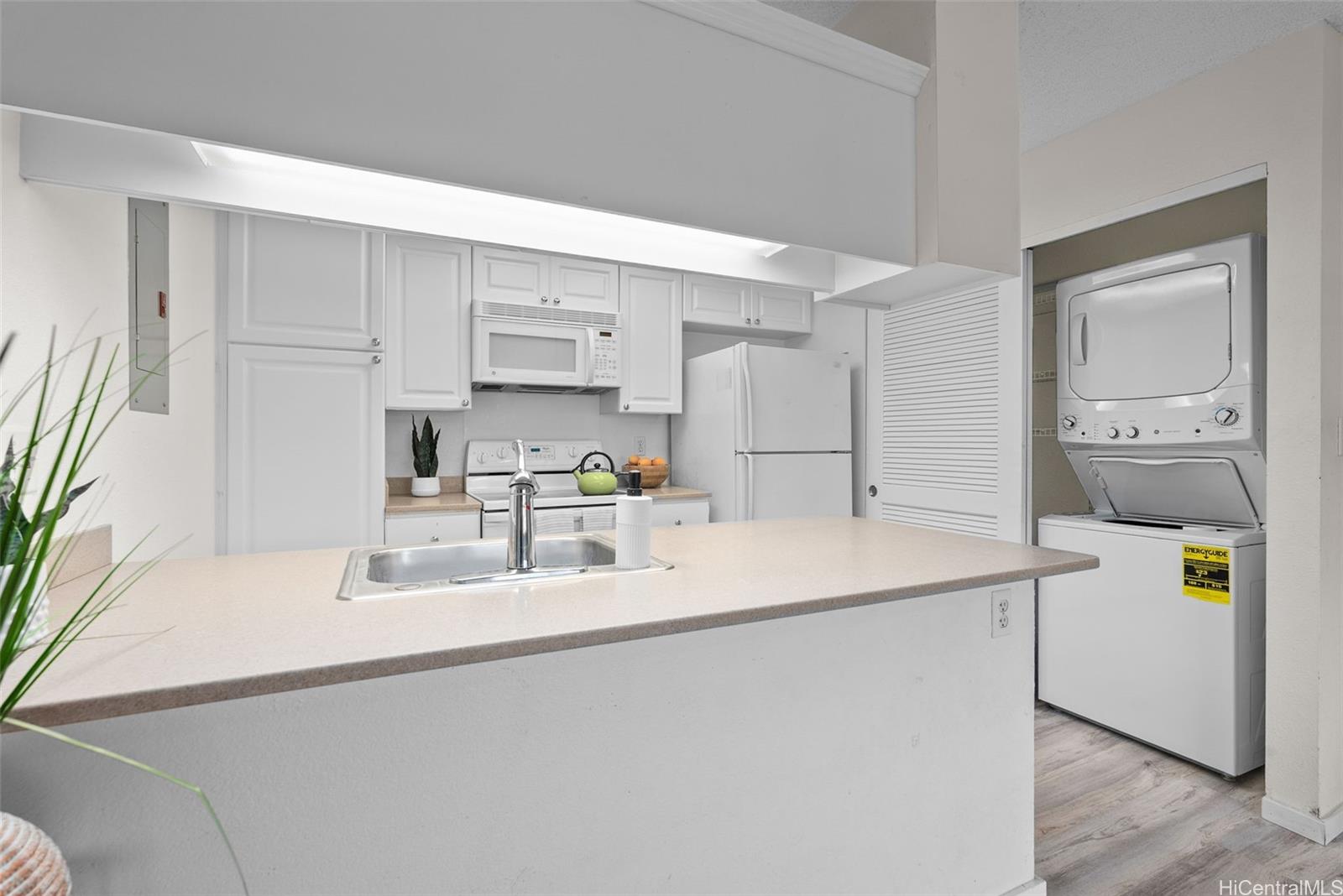 Royal Palm At Waipio IV condo # 31W, Waipahu, Hawaii - photo 8 of 25