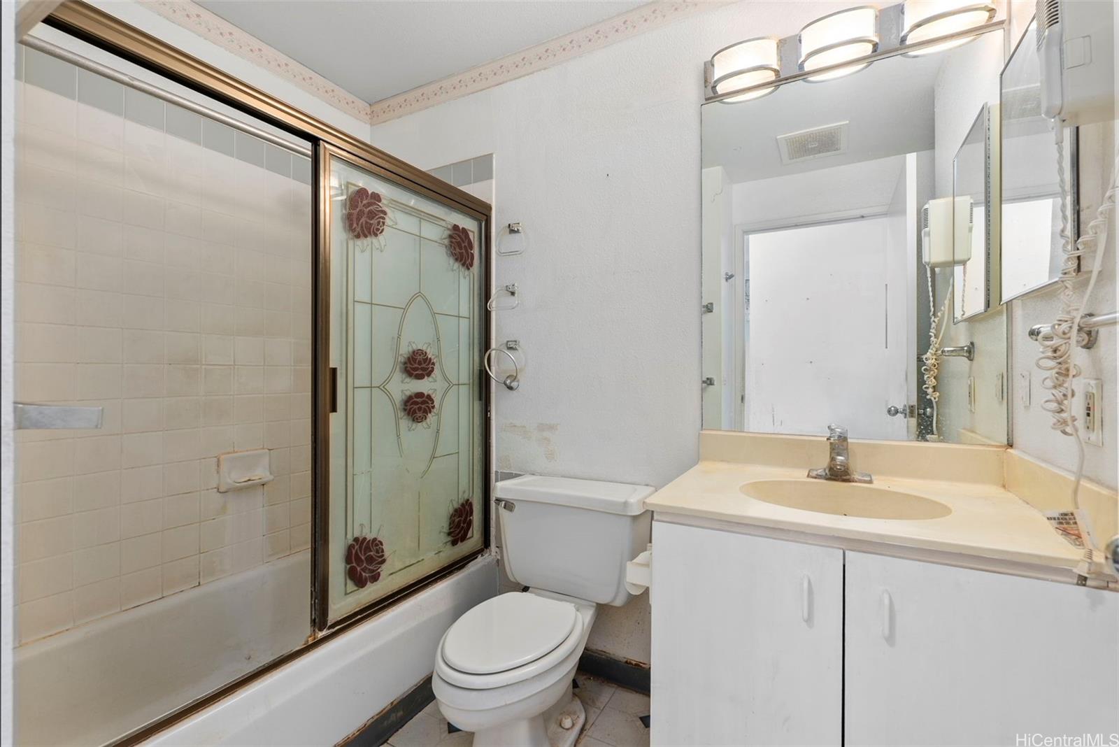 Waikele Community Assn. townhouse # E202, Waipahu, Hawaii - photo 18 of 25