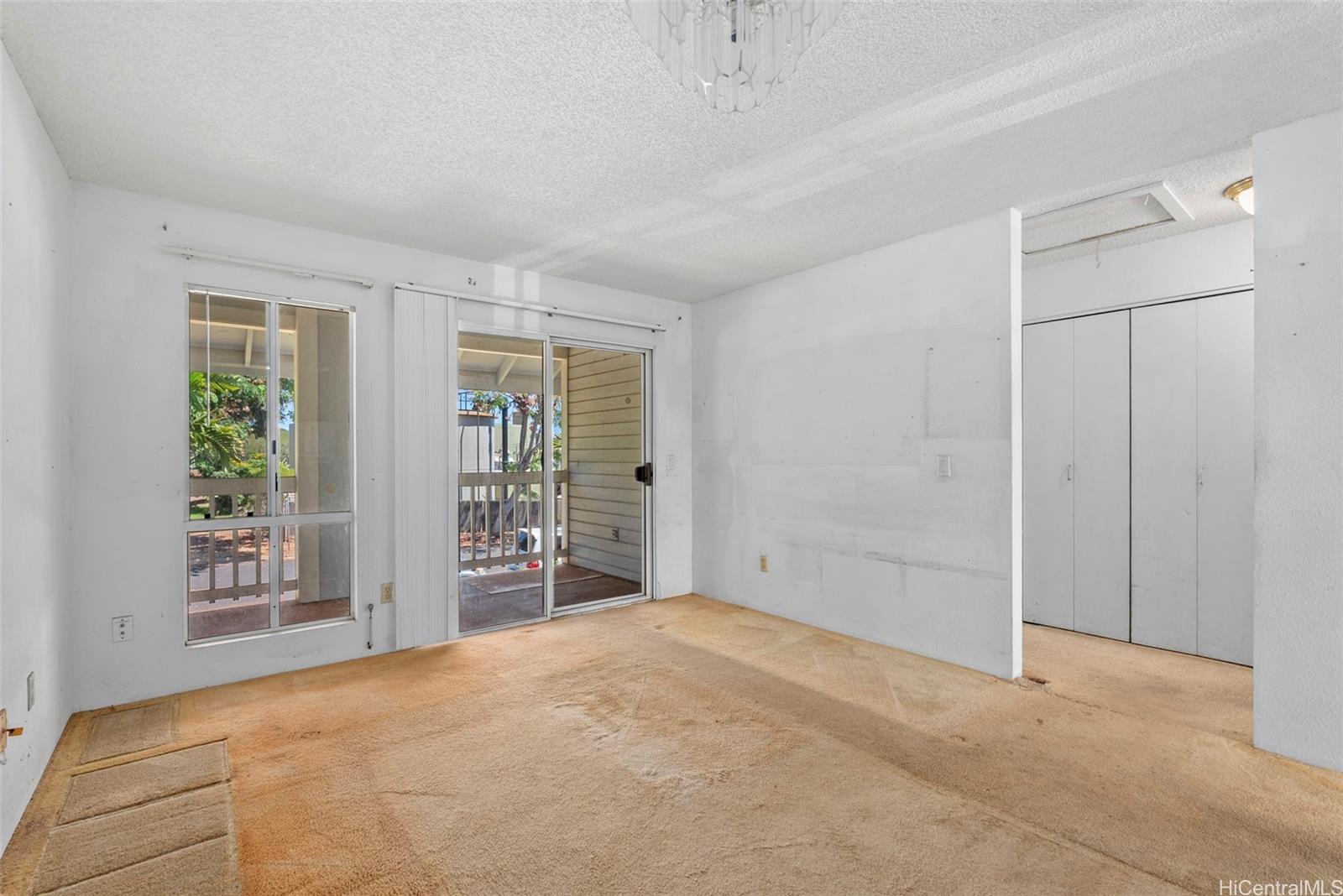 Waikele Community Assn. townhouse # E202, Waipahu, Hawaii - photo 3 of 25