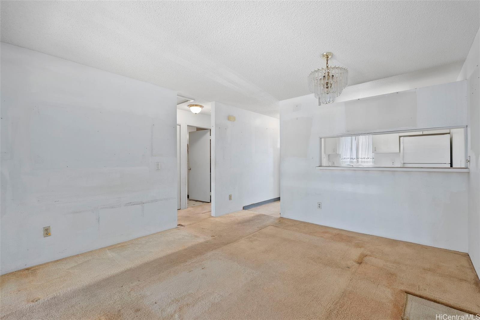 Waikele Community Assn. townhouse # E202, Waipahu, Hawaii - photo 4 of 25