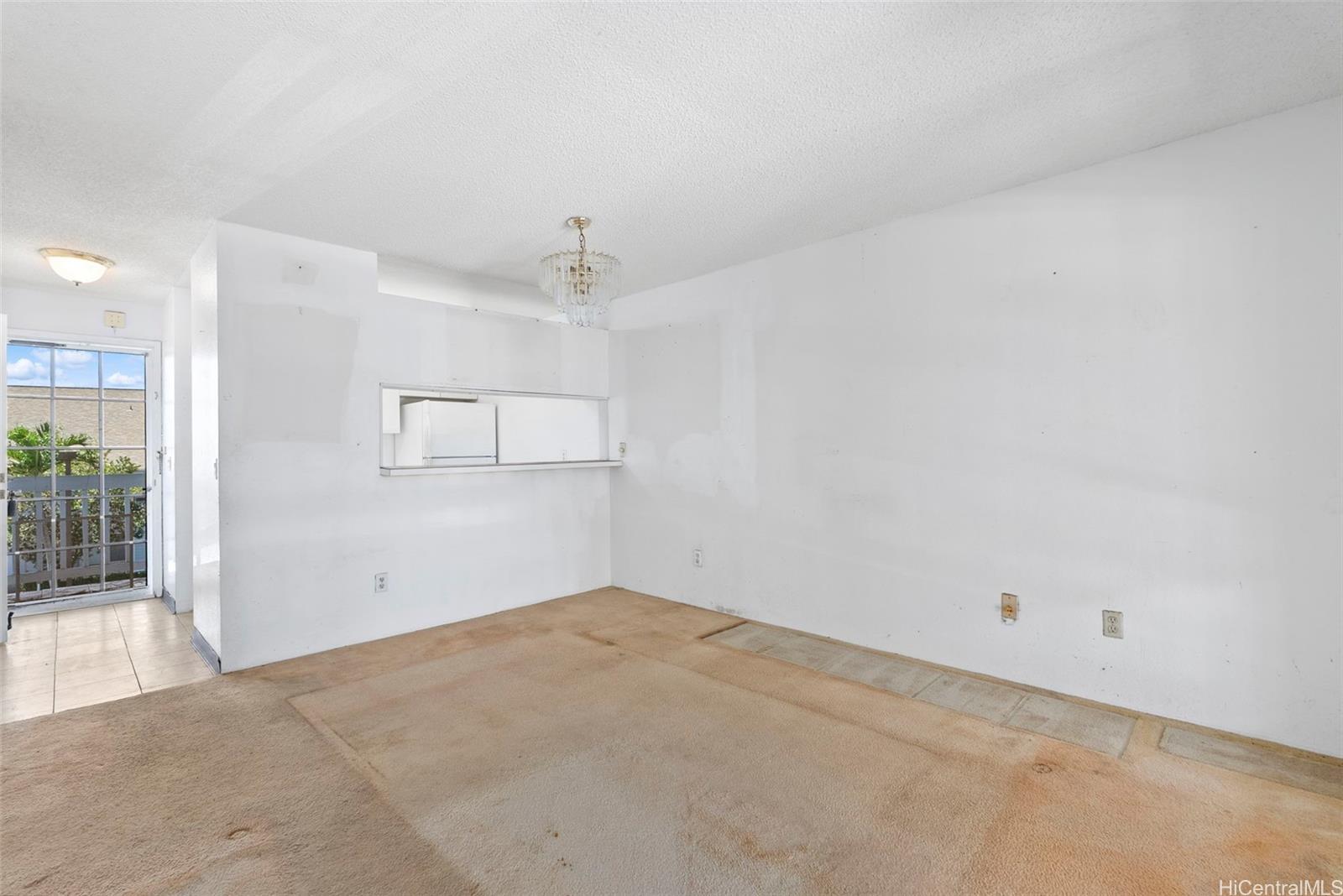 Waikele Community Assn. townhouse # E202, Waipahu, Hawaii - photo 5 of 25