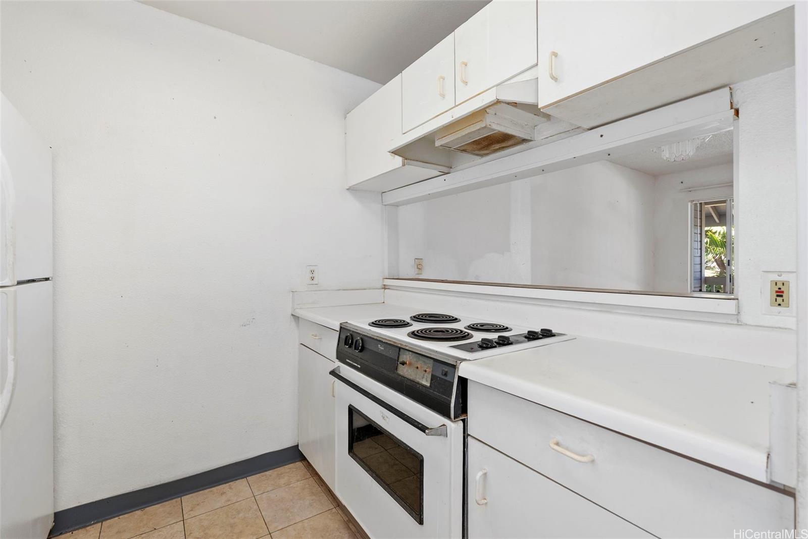 Waikele Community Assn. townhouse # E202, Waipahu, Hawaii - photo 8 of 25