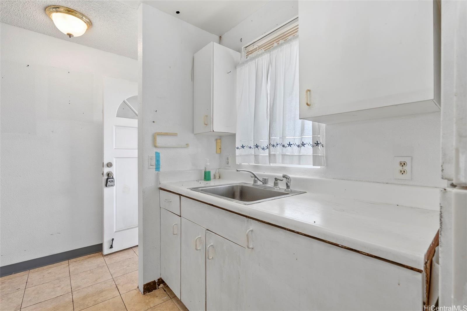 Waikele Community Assn. townhouse # E202, Waipahu, Hawaii - photo 9 of 25