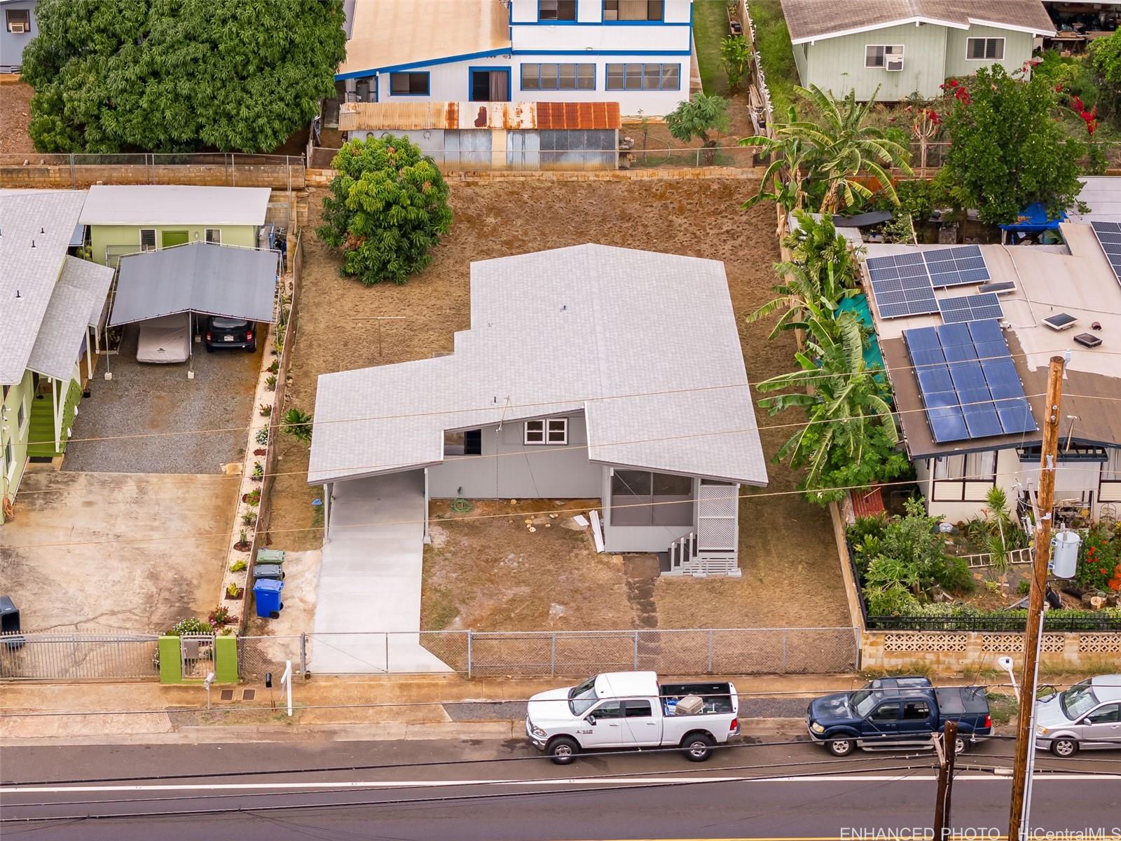 94-202  Waipahu St Robinson Heights, Waipahu home - photo 2 of 21