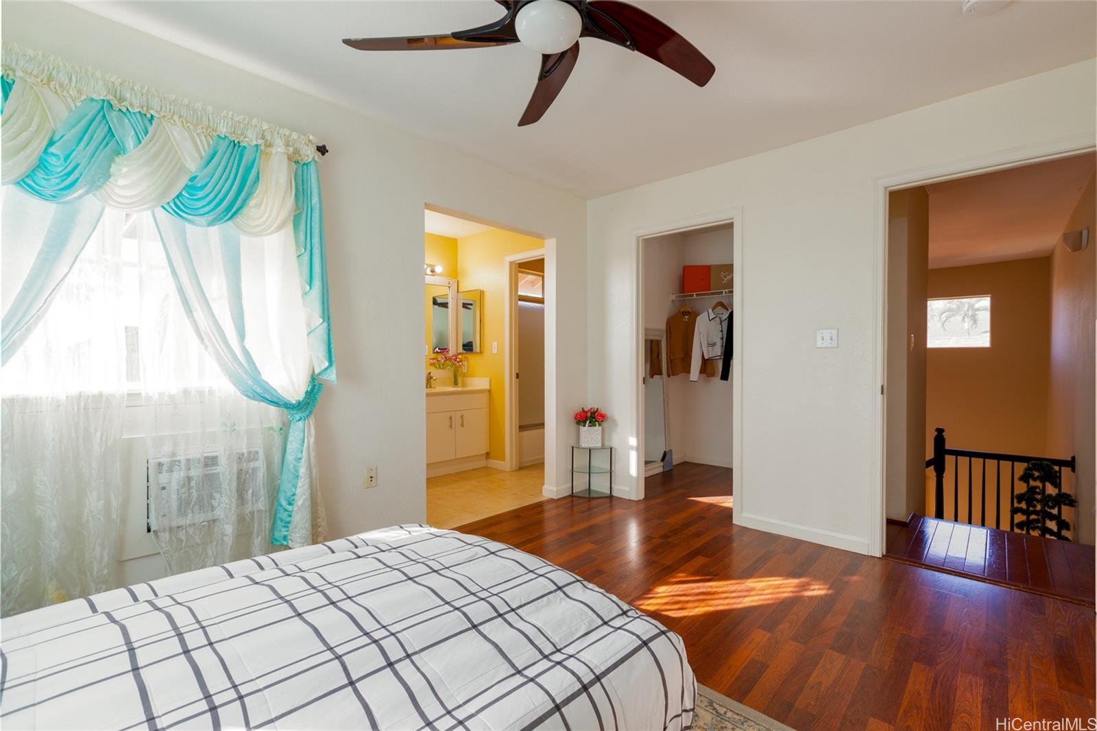 94-212  Huewai Place Waikele, Waipahu home - photo 11 of 24