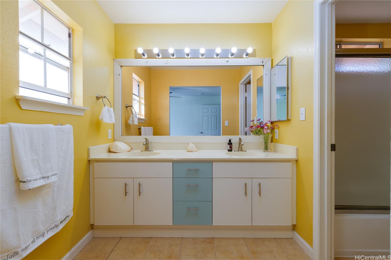 94-212  Huewai Place Waikele, Waipahu home - photo 13 of 24