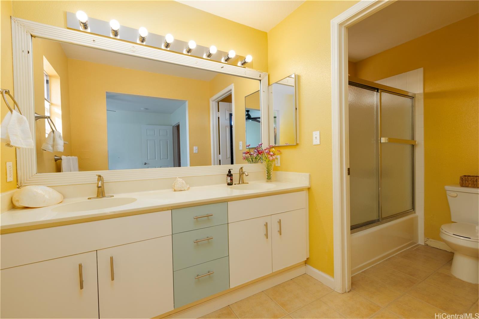 94-212  Huewai Place Waikele, Waipahu home - photo 14 of 24