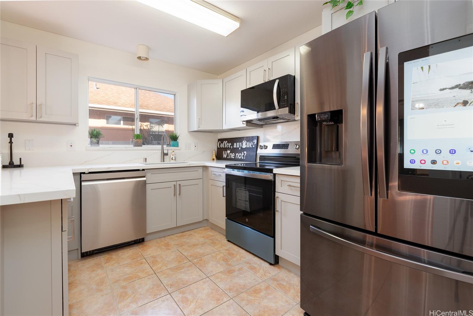 94-212  Huewai Place Waikele, Waipahu home - photo 8 of 24