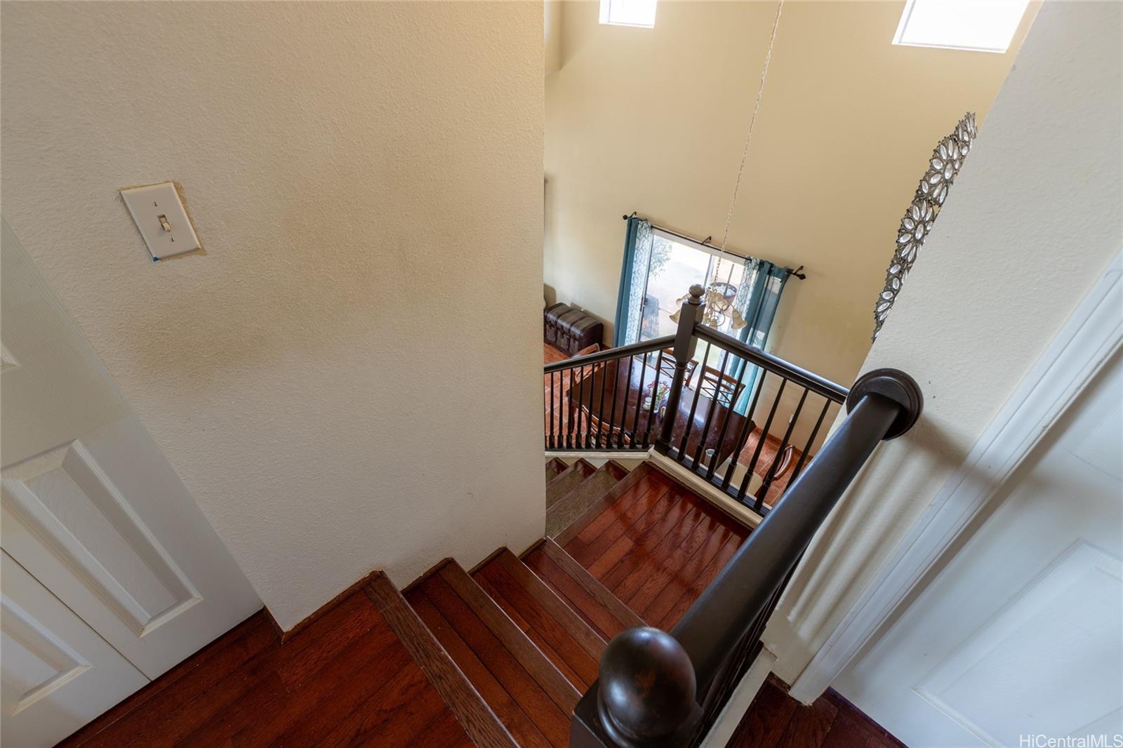 94-212  Huewai Place Waikele, Waipahu home - photo 9 of 24