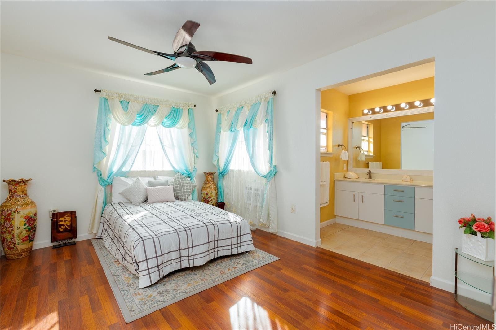 94-212  Huewai Place Waikele, Waipahu home - photo 10 of 24