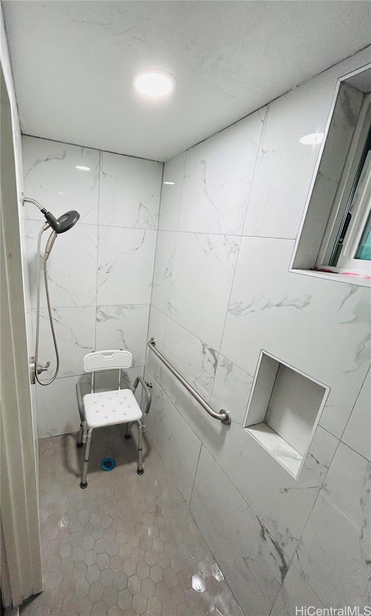 94-220  Waipahu Street Robinson Heights, Waipahu home - photo 13 of 23