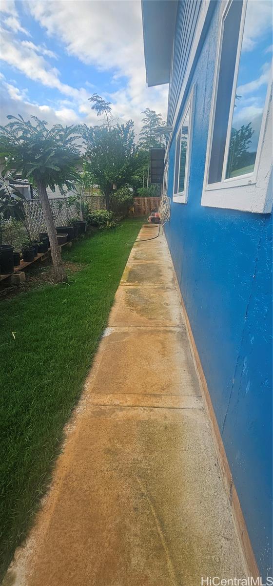 94-220  Waipahu St Robinson Heights, Waipahu home - photo 18 of 20