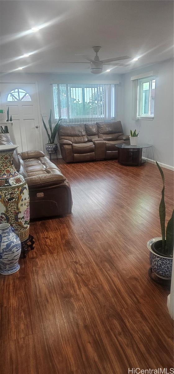 94-220  Waipahu St Robinson Heights, Waipahu home - photo 3 of 20