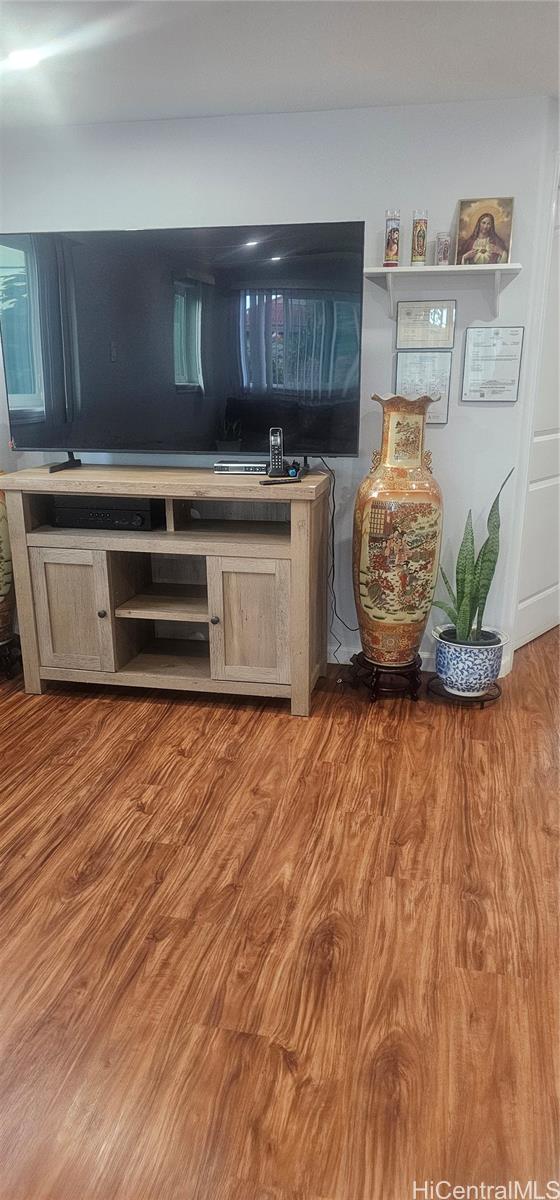 94-220  Waipahu St Robinson Heights, Waipahu home - photo 4 of 20