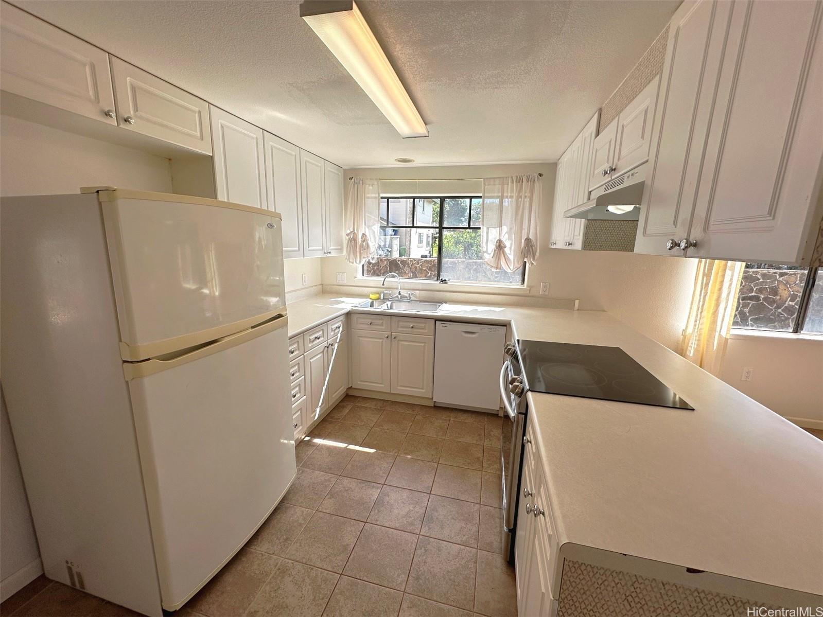 94-229 Keaukaha Place Waipahu - Rental - photo 3 of 22