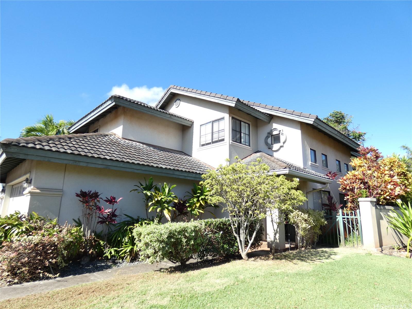 94-240  Anapau Pl Waikele, Waipahu home - photo 2 of 17