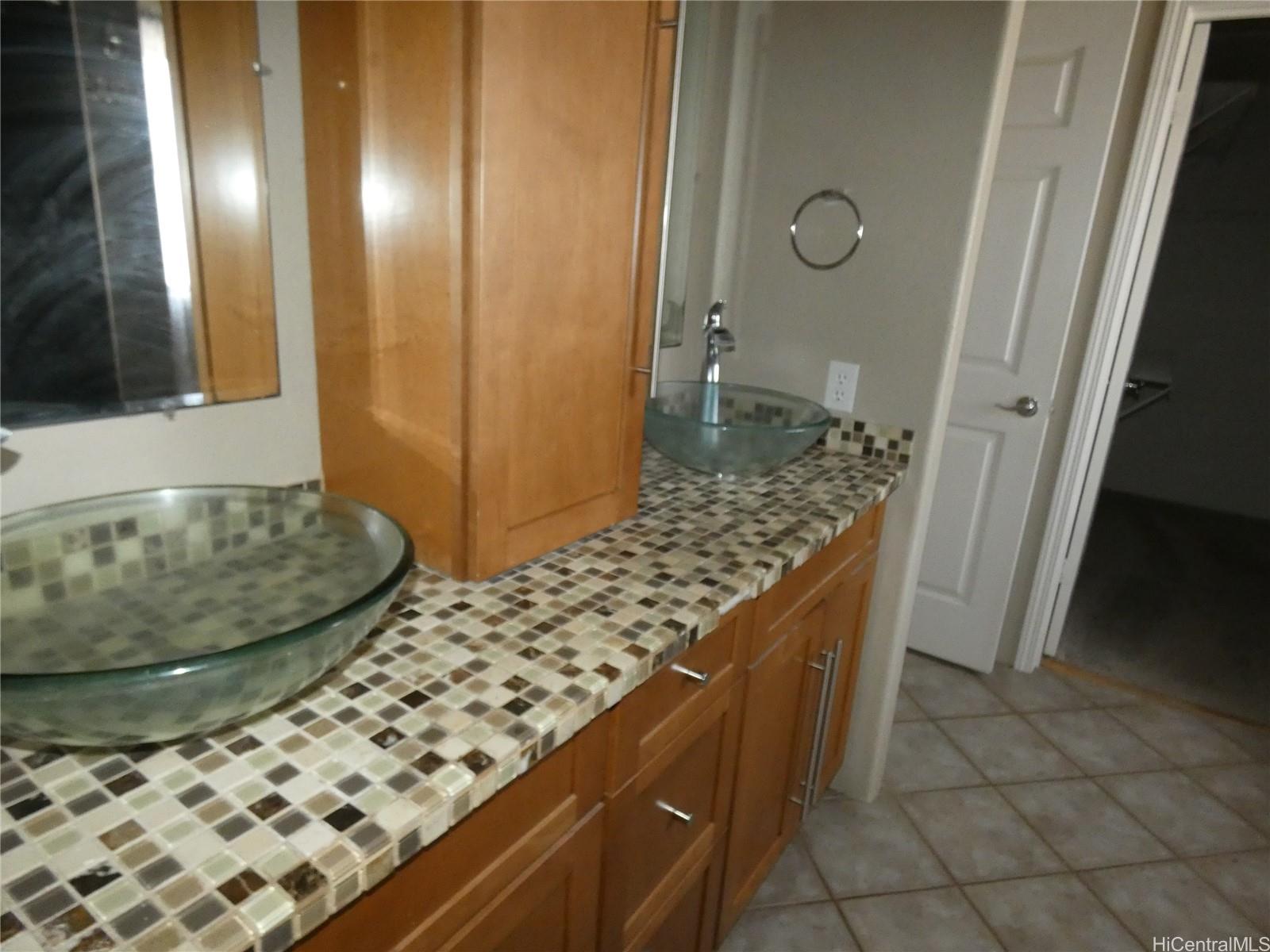 94-240  Anapau Pl Waikele, Waipahu home - photo 11 of 17