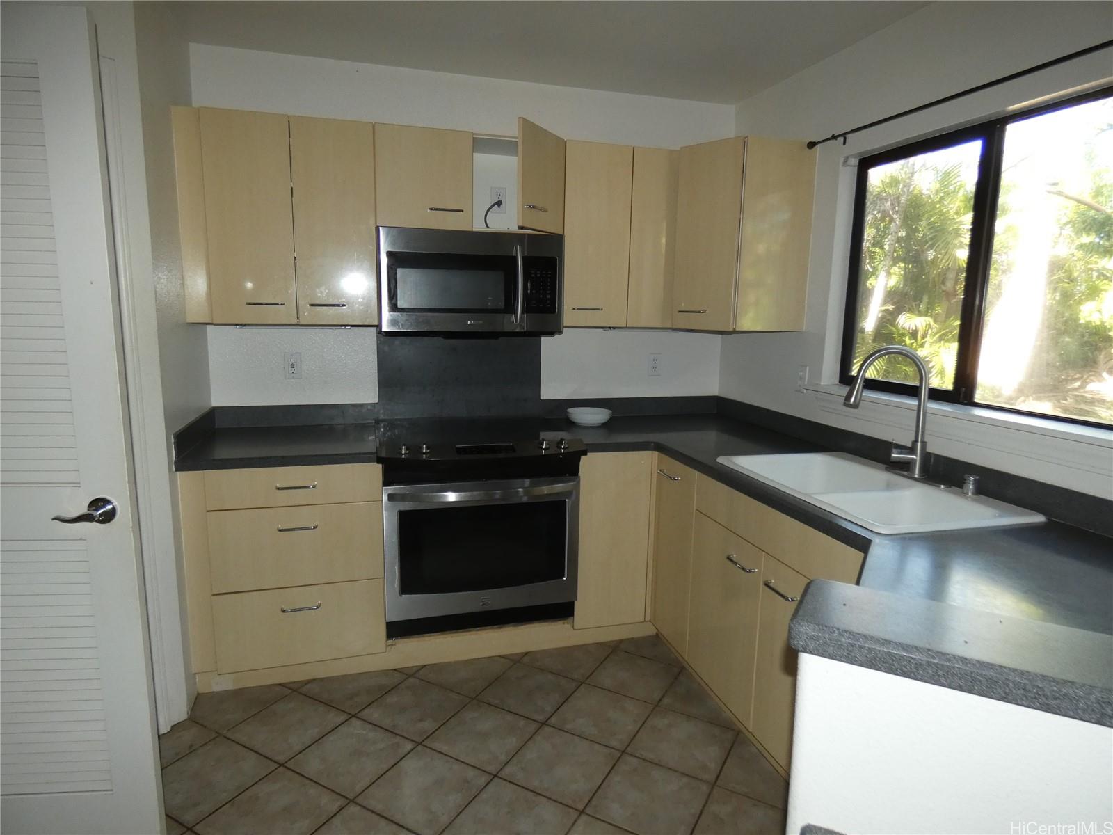 94-240  Anapau Pl Waikele, Waipahu home - photo 6 of 17