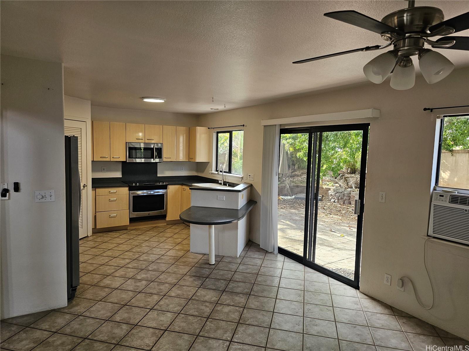 94-240  Anapau Place Waikele, Waipahu home - photo 8 of 22