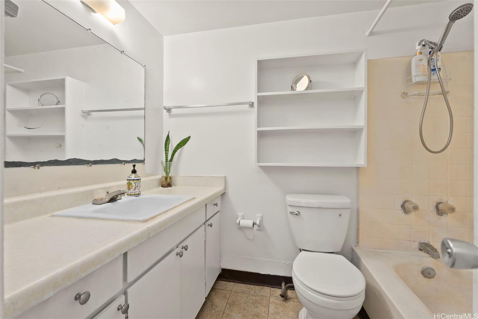 Leolua Regent condo # E306, Waipahu, Hawaii - photo 13 of 20