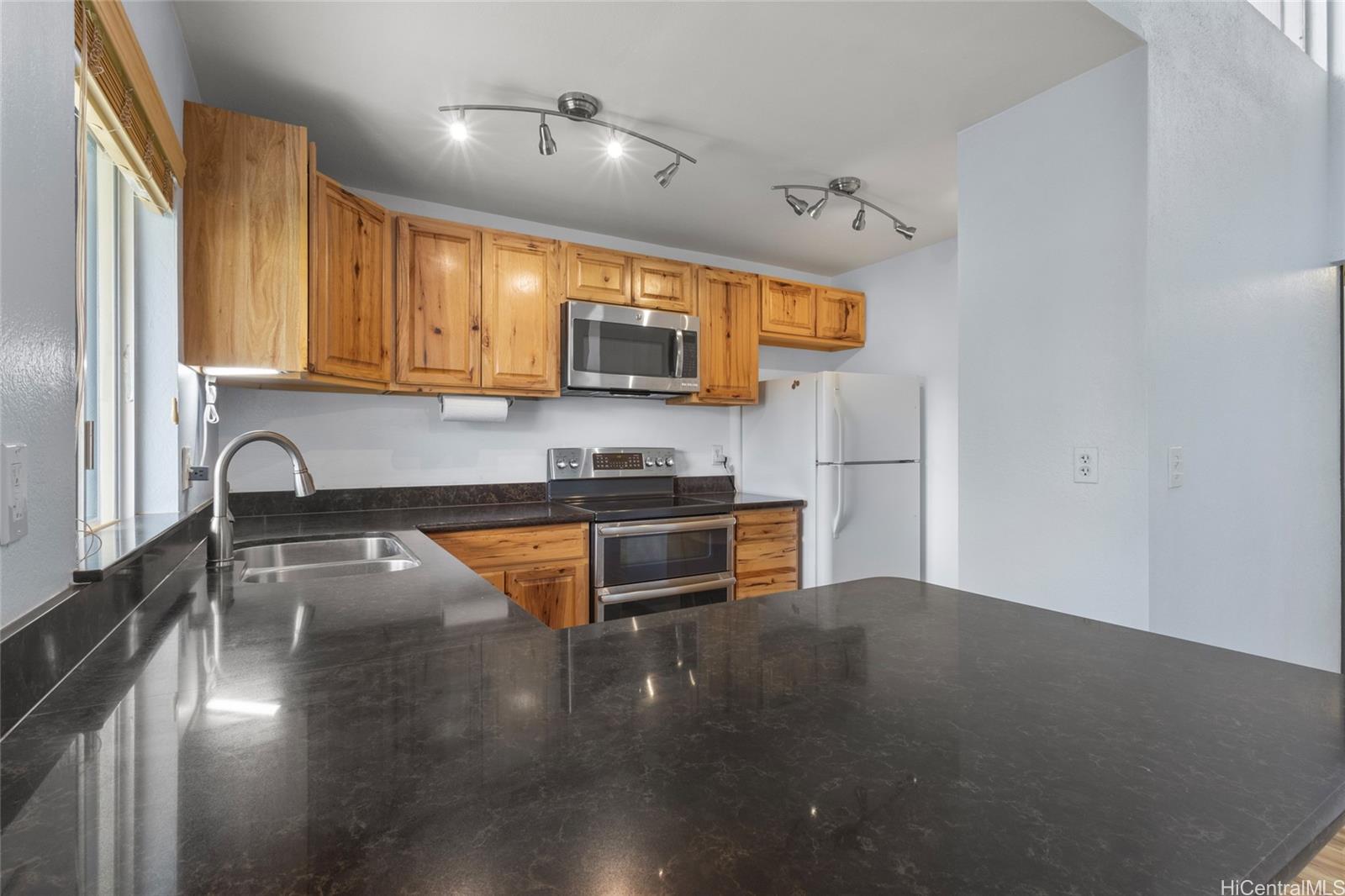 Mililani Town townhouse # 155, Mililani, Hawaii - photo 7 of 19