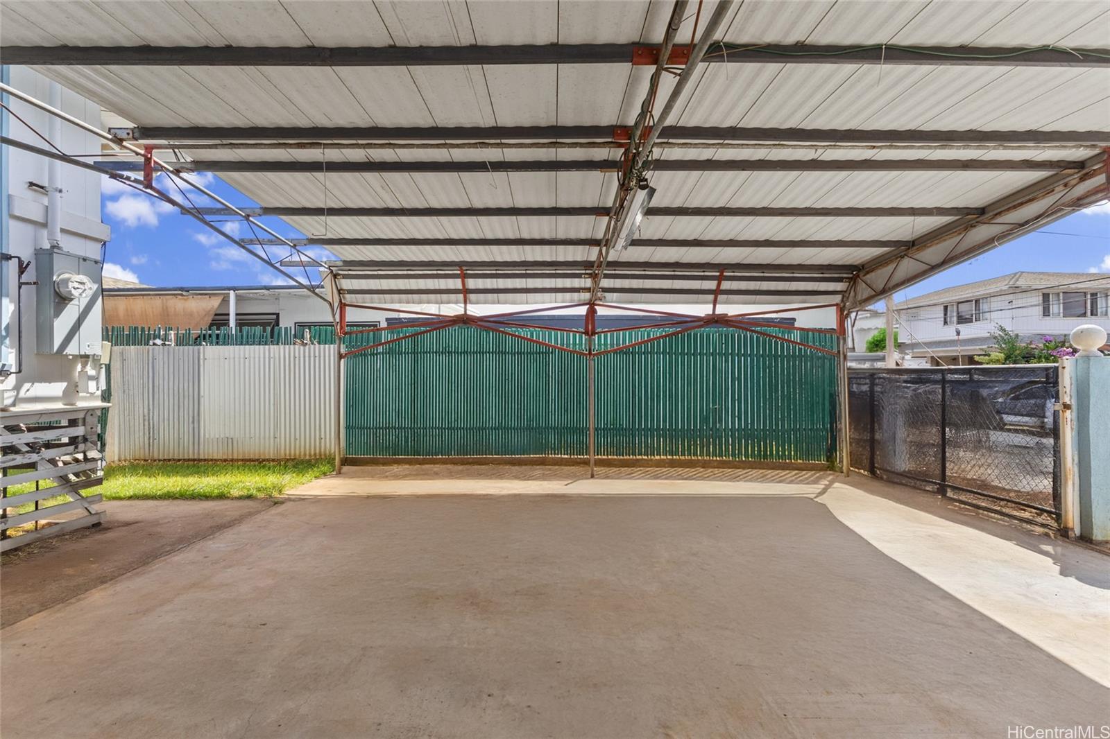 94-287  Kahuawai Street Waipahu Triangle, Waipahu home - photo 2 of 18