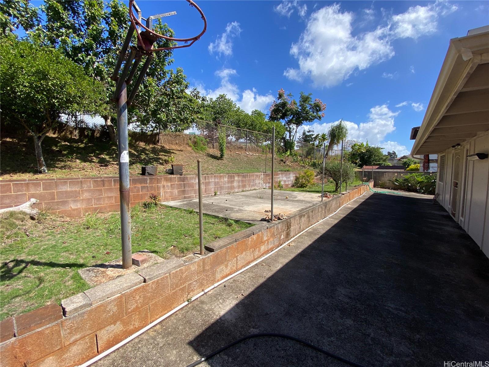 94-30  Mahau Pl Mililani Area, Central home - photo 3 of 17