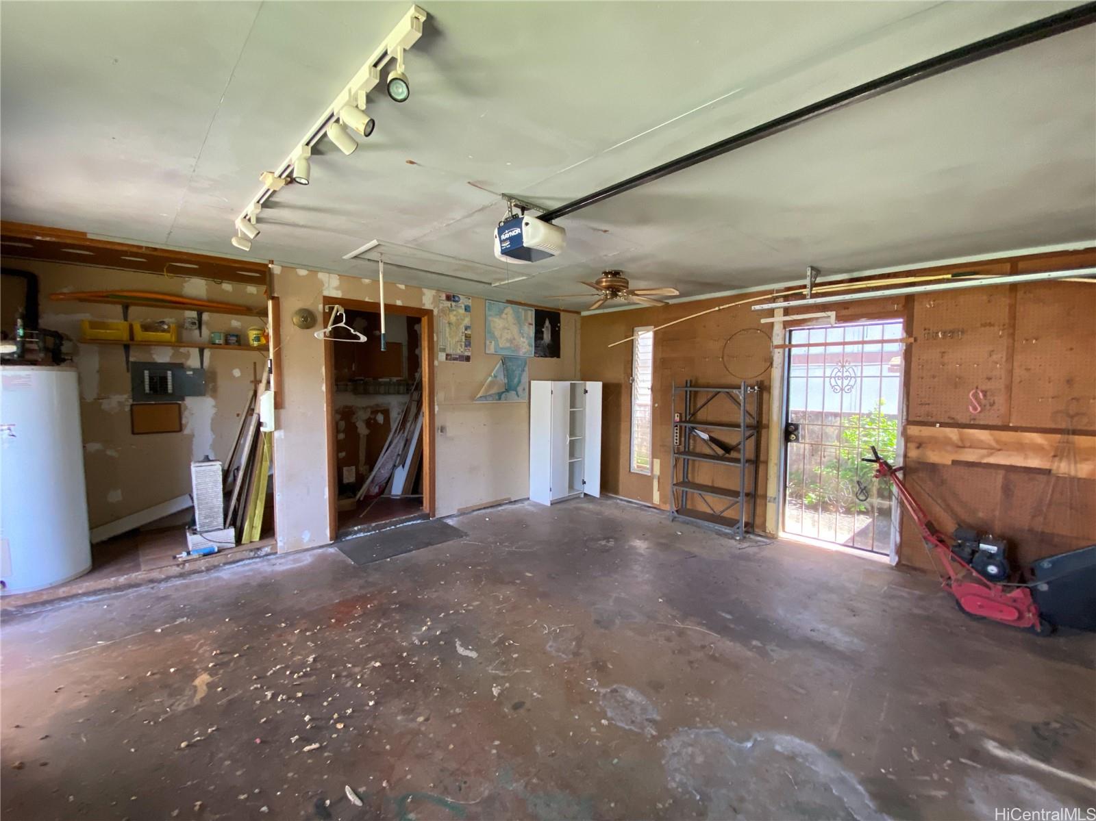 94-30  Mahau Pl Mililani Area, Central home - photo 5 of 17