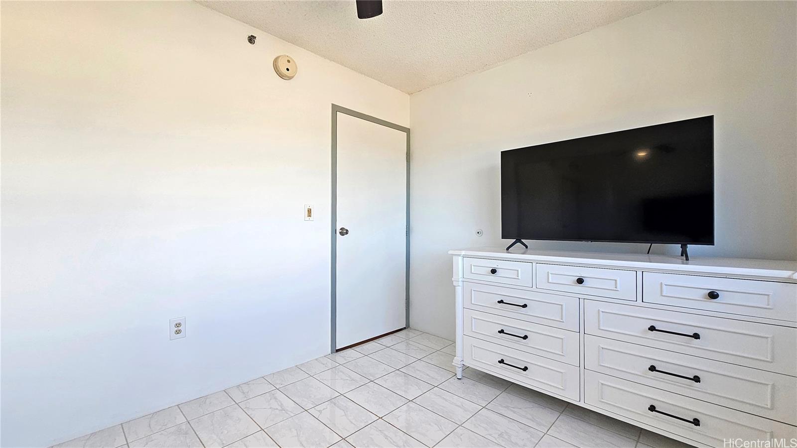 Plantation Town Apartments condo # 902, Waipahu, Hawaii - photo 3 of 25