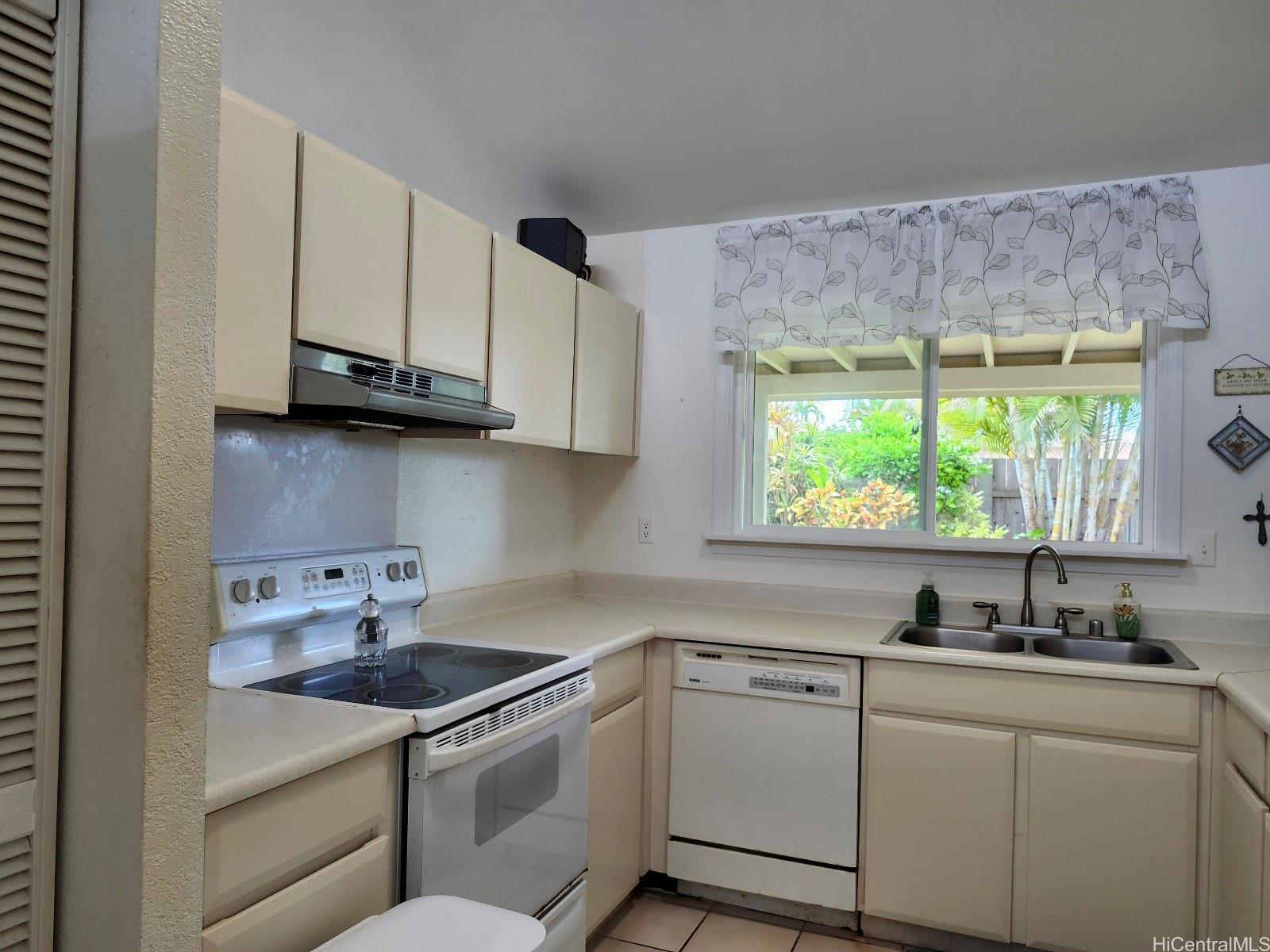 94-310  Kikiula Place Mililani Area, Central home - photo 11 of 21