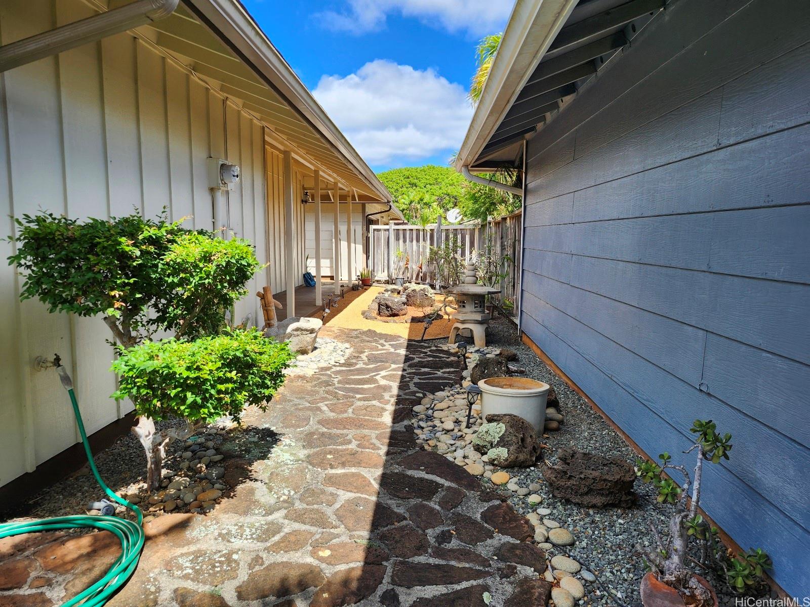 94-310  Kikiula Place Mililani Area, Central home - photo 4 of 21