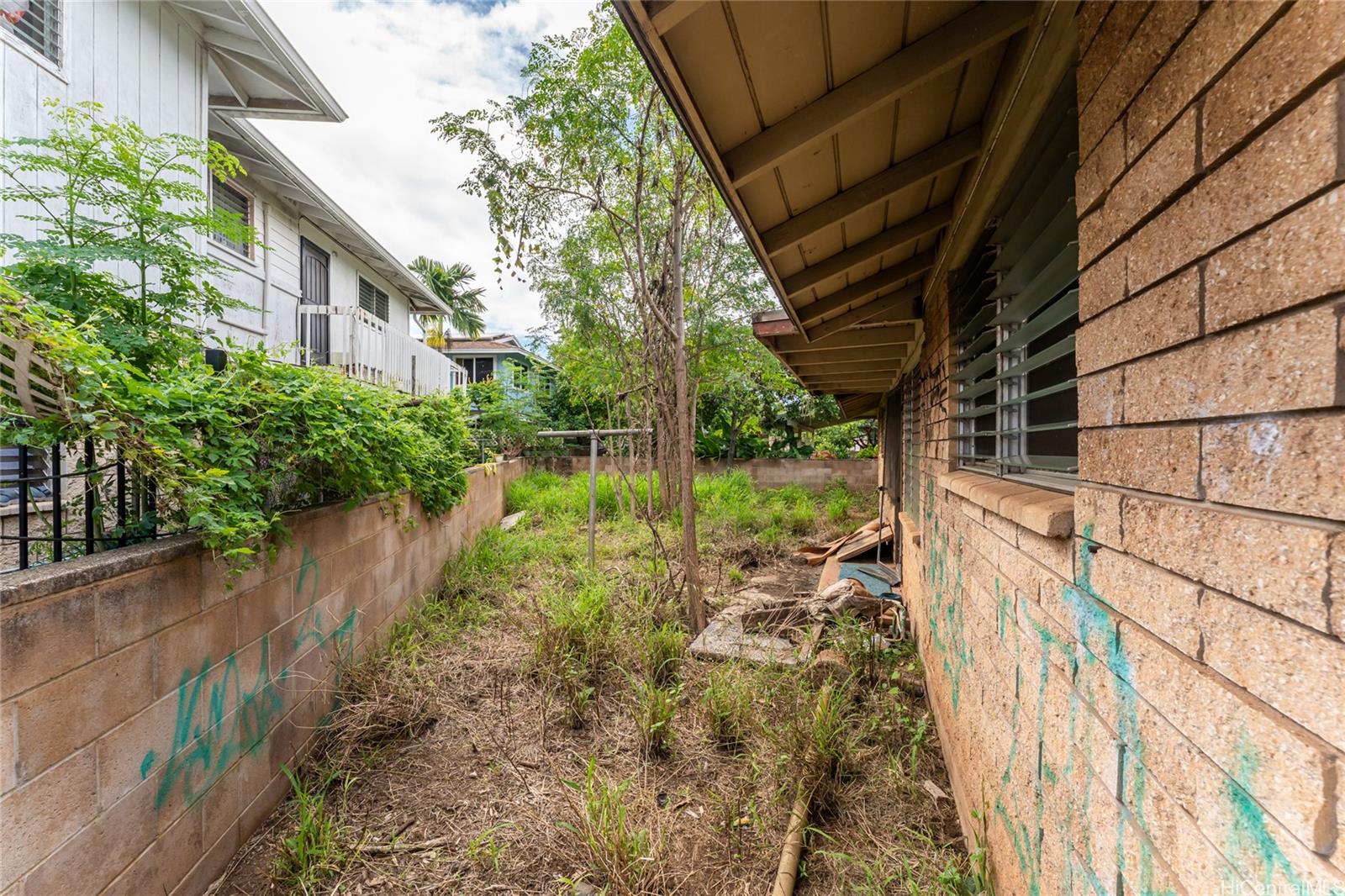 94-315  Kahuahele Street Waipahu Triangle, Waipahu home - photo 22 of 24