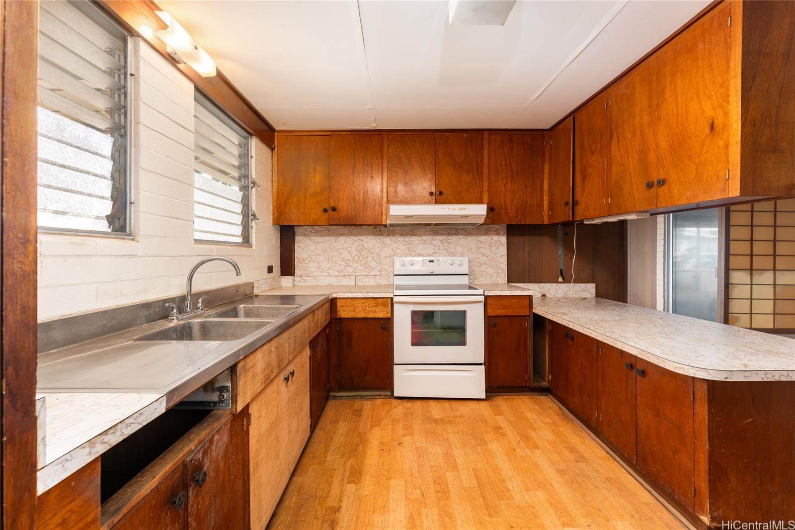 94-315  Kahuahele Street Waipahu Triangle, Waipahu home - photo 10 of 24